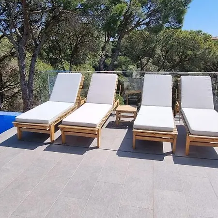 Casa Blanca Isla Roja